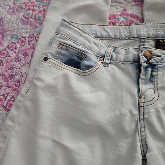 Women's V.I.P. Light Washed Jean's Size 5/6 - Picture 3 of 8